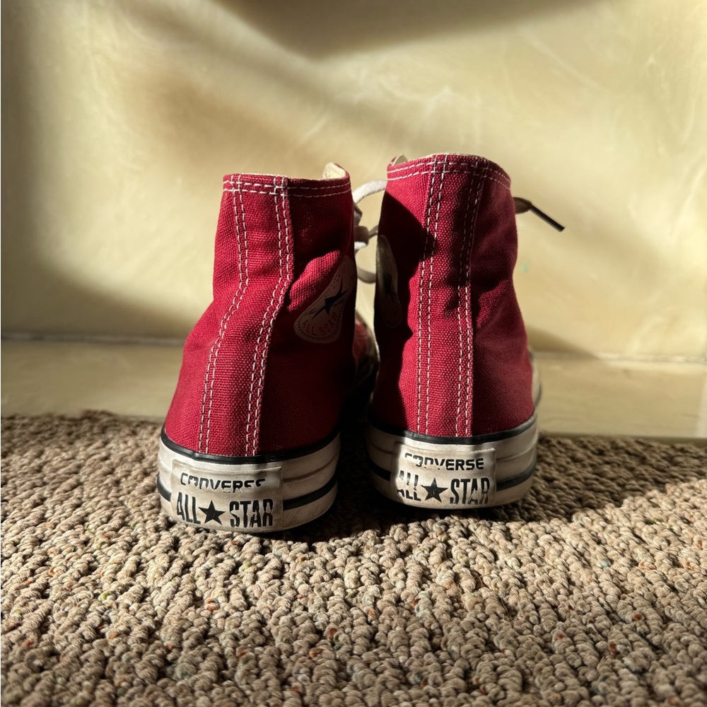 Red High-Top converse - Picture 4 of 4